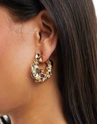 ASOS DESIGN hoop earrings with textured gold tone - ASOS Price Checker