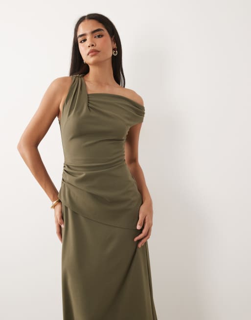 ASOS DESIGN – Crepe-Maxikleid in Khaki mit abfallender Schulterpartie und gerafftem Rockdetail, 3 von 4