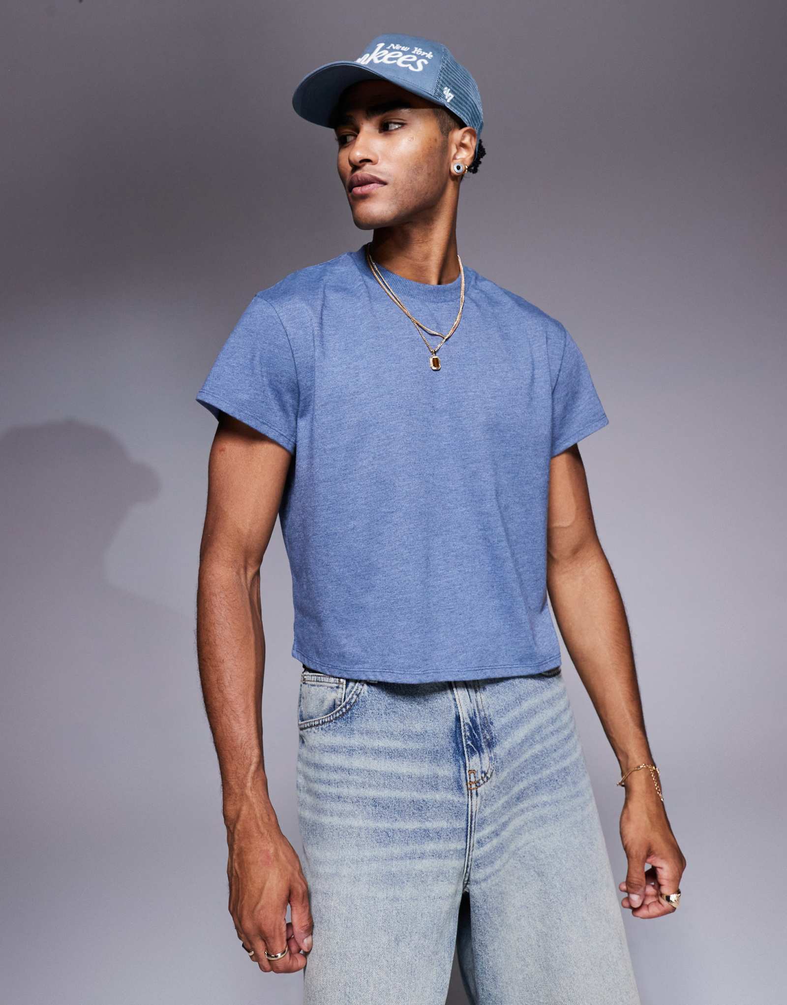 ДИЗАЙНЕРСКАЯ футболка свободного кроя с круглым вырезом от ASOS в ярко-синюю полоску 