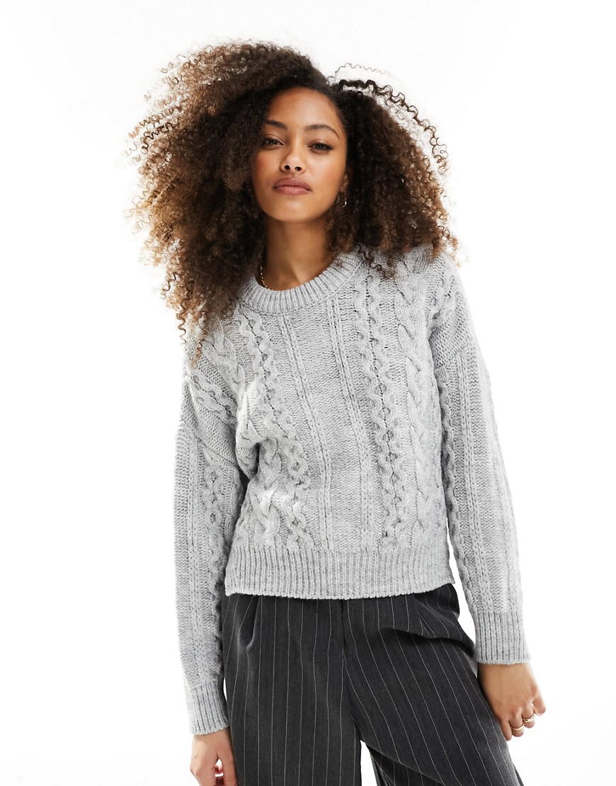 crew neck cable sweater in gray