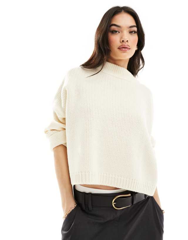 ASOS DESIGN - crew neck cropped jumper in cream