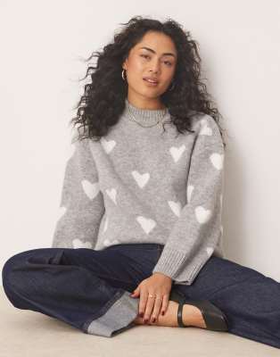 crew neck knit sweater with hearts in gray