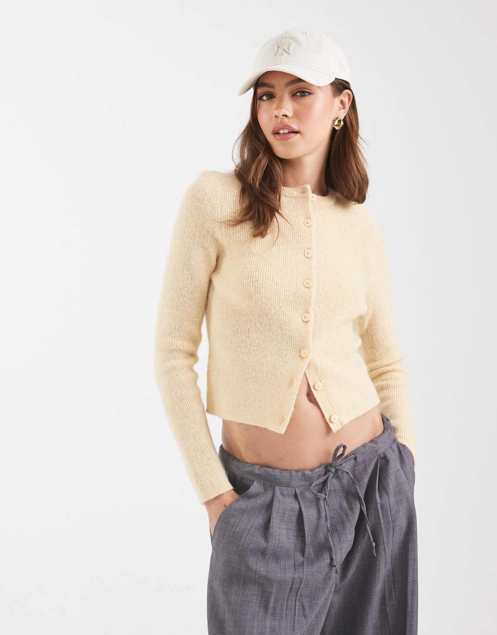 Приталенный кардиган свободного кроя с круглым вырезом от ASOS DESIGN цвета пахты