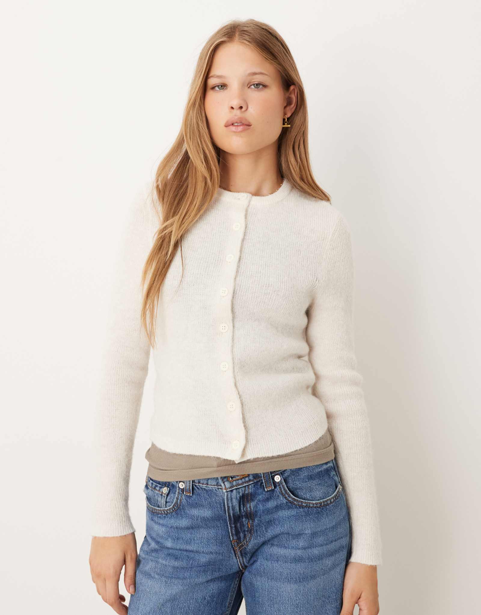 Приталенный кардиган свободного кроя с круглым вырезом от ASOS DESIGN кремового цвета