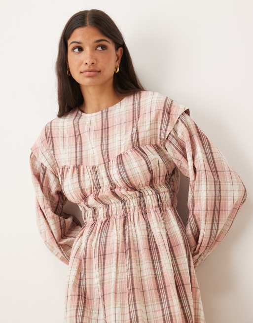 ASOS DESIGN crew neck maxi dress with bust detail and ruched bodice in dusty pink check, 4 of 4