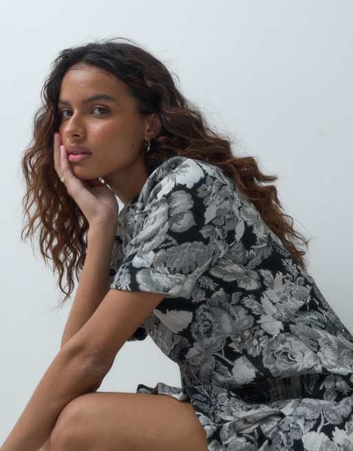 ASOS DESIGN crew neck t-shirt mini dress with pleated hem in grey tapestry, 2 of 4
