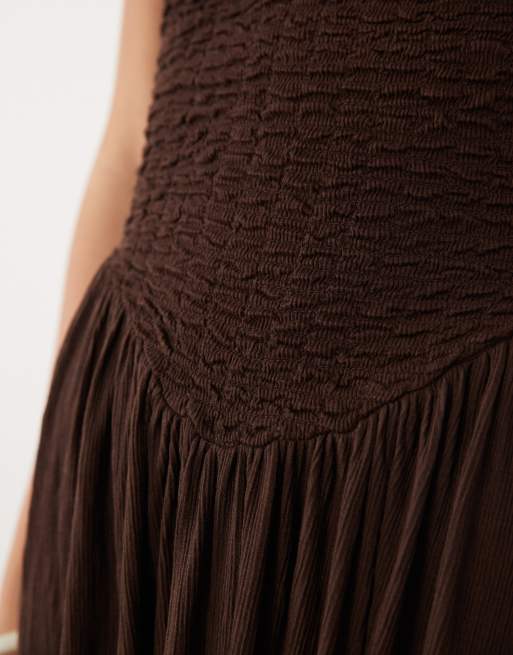 ASOS DESIGN crinkle halter neck maxi dress in chocolate, 3 of 4