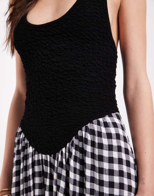 ASOS DESIGN crinkle halter neck midi dress in mono gingham print, 3 of 4