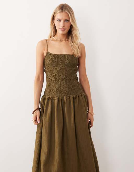 ASOS DESIGN crinkle maxi sundress with shirred dropped waist in olive, 4 of 4
