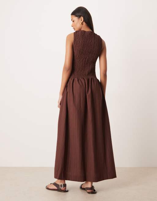 ASOS DESIGN crinkle scoop neck maxi sundress with shirred waist in chocolate , 3 of 4
