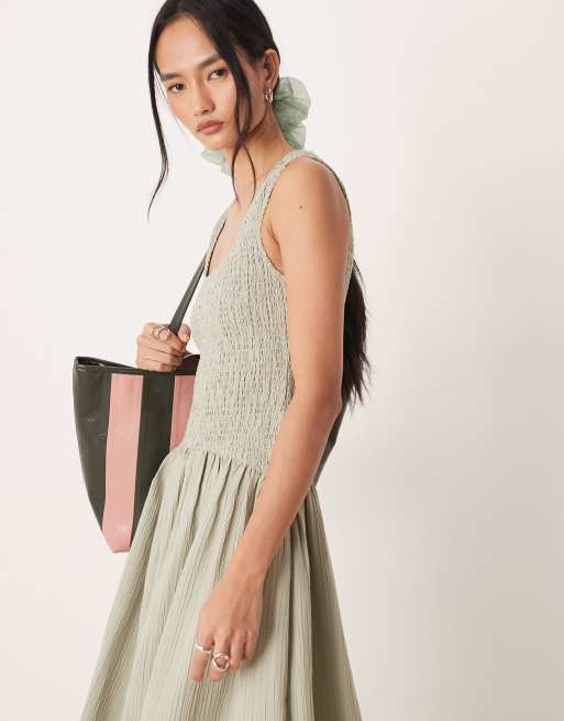 ASOS DESIGN crinkle scoop neck maxi sundress with shirred waist in sage , 4 of 4