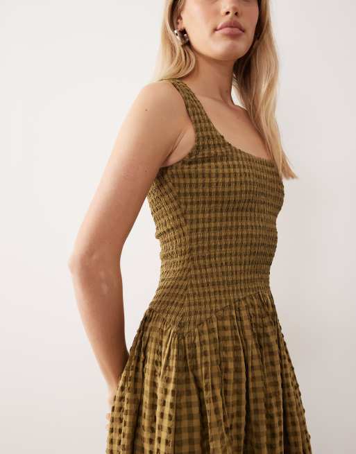 ASOS DESIGN crinkle scoop neck maxi sundress with shirred waist in tonal olive gingham , 2 of 4