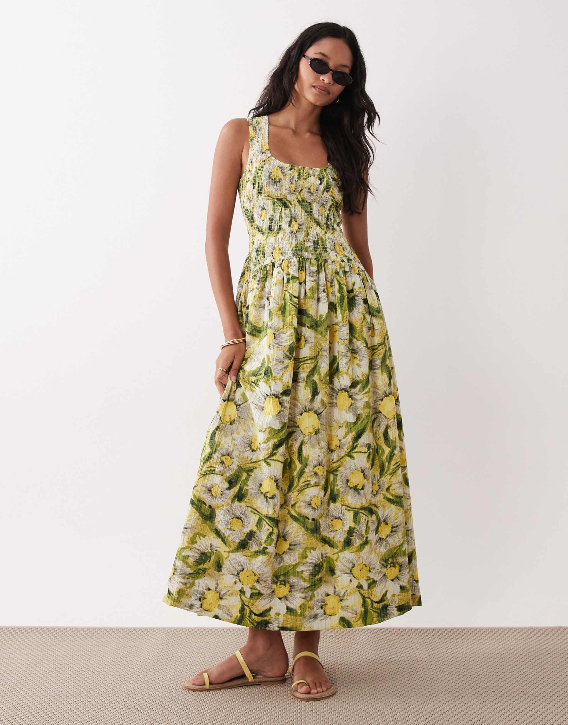 asos design crinkle scoop neck maxi sundress with shirred waist in yellow daisy print