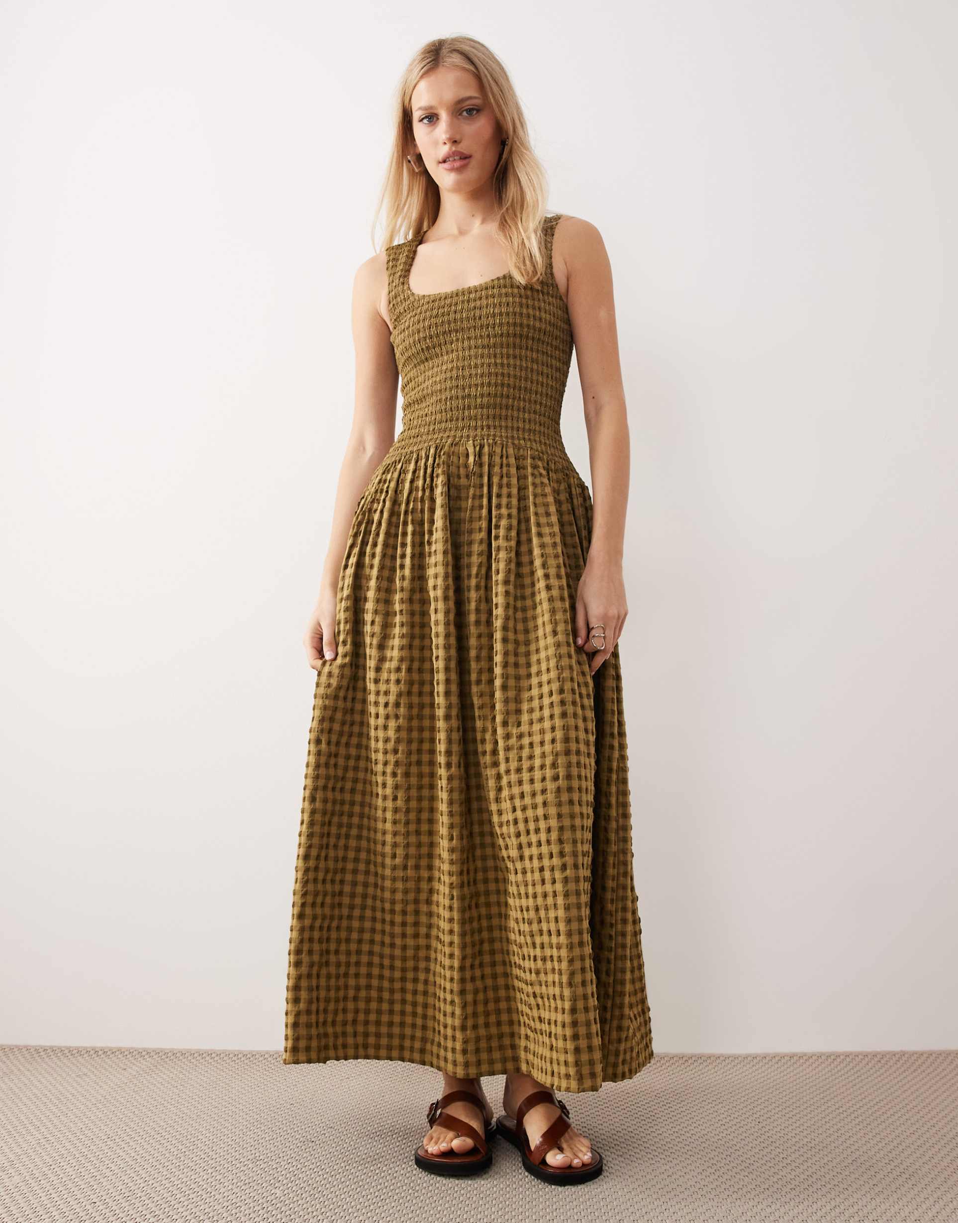 asos design crinkle scoop neck midaxi sundress with shirred waist in tonal olive gingham