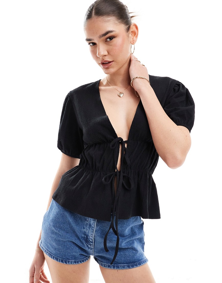 crinkle textured puffball top with tie in black