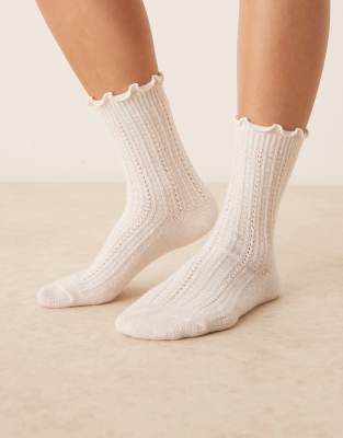 crochet knit frill edge socks in cream-White