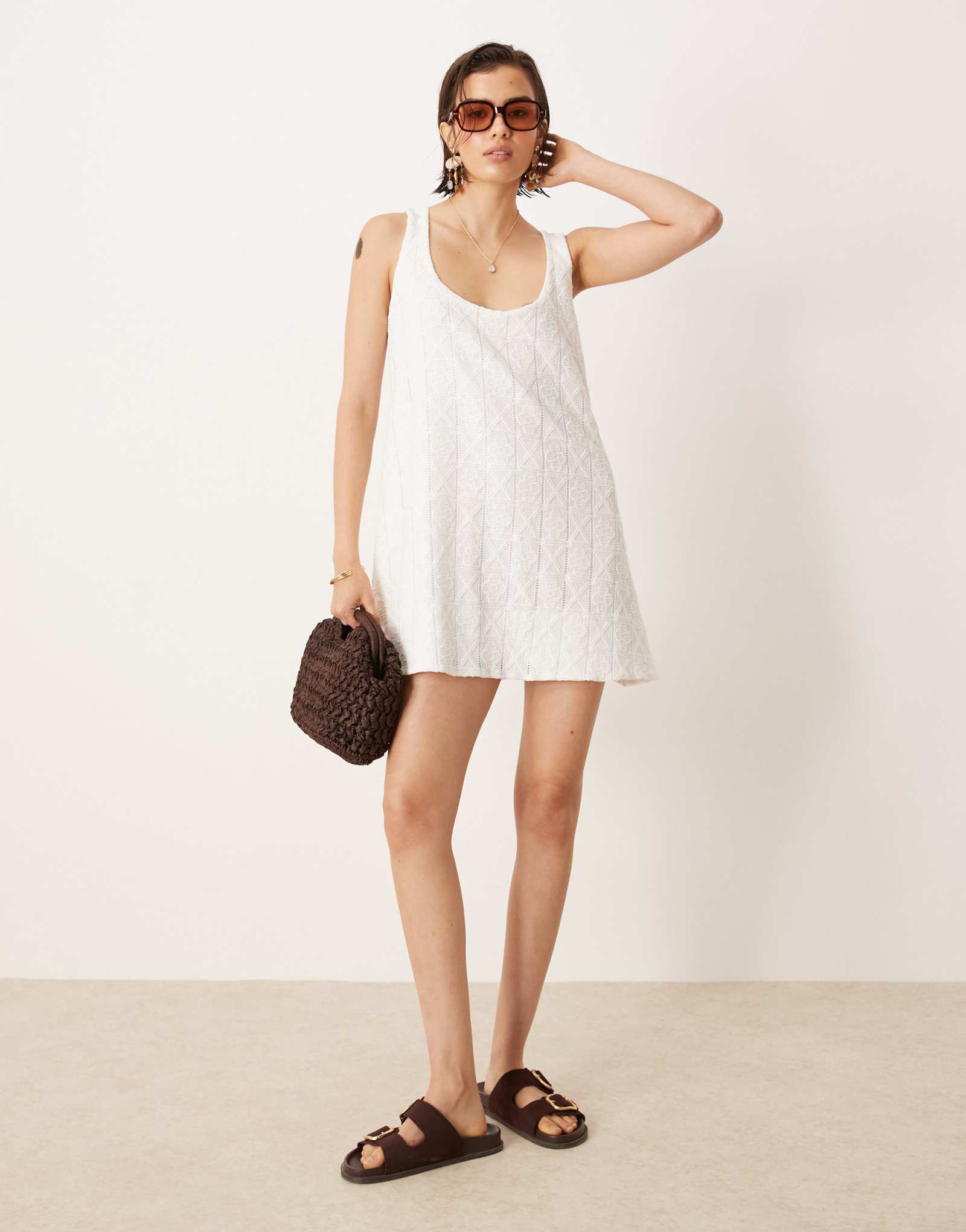 Мини-платье ASOS DESIGN crochet scoop трапециевидной формы белого цвета, выполненное крючком