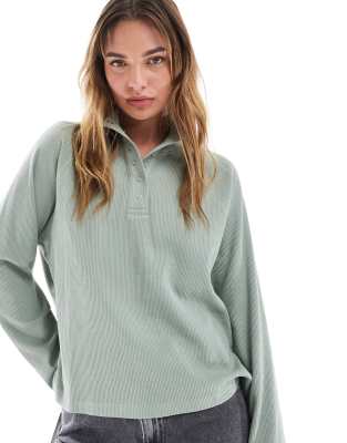 crop boxy long sleeve henley in waffle sage-Green