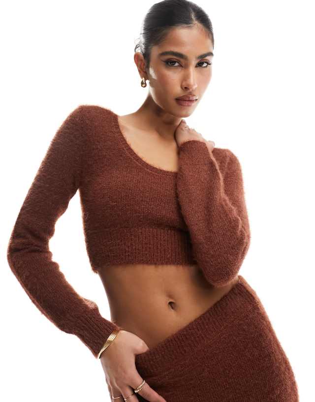 ASOS DESIGN - crop jumper with scoop neck in fluffy yarn in toffee co-ord