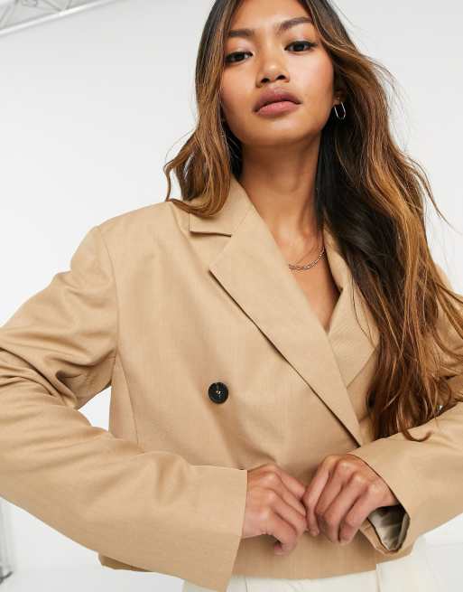 ASOS DESIGN crop suit blazerjakke med skarpe skuldre i lysebrun kamel, 3 af 4