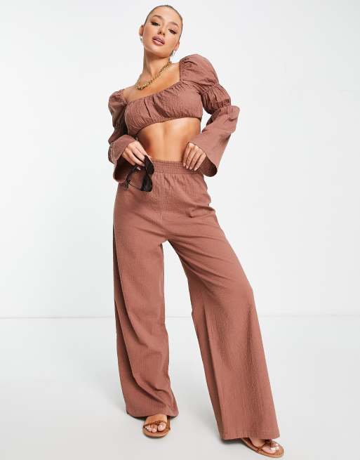 ASOS DESIGN - Crop top a maniche lunghe da mare in seersucker marrone in coordinato, 2 di 4