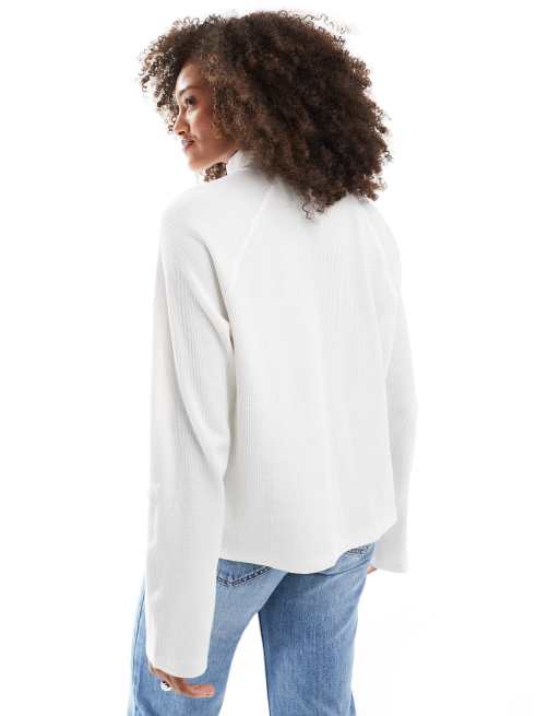 ASOS DESIGN - Crop top gaufré coupe carrée à col boutonné et manches longues - Crème, 2 de 4