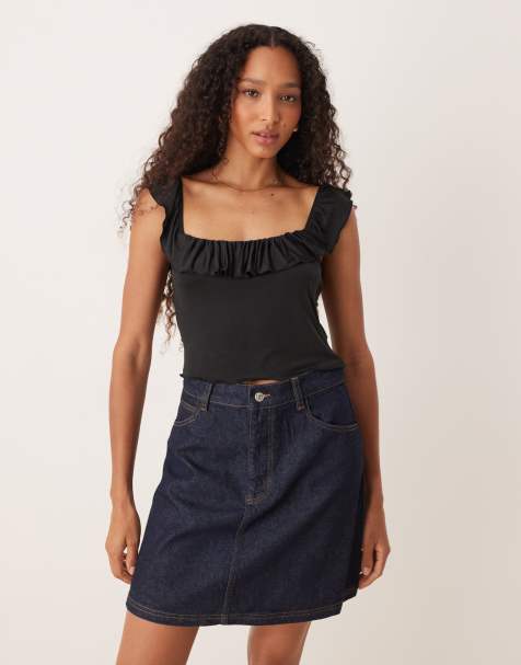 ASOS DESIGN - Crop top met lage ronde hals en ruches in zwart - view 1