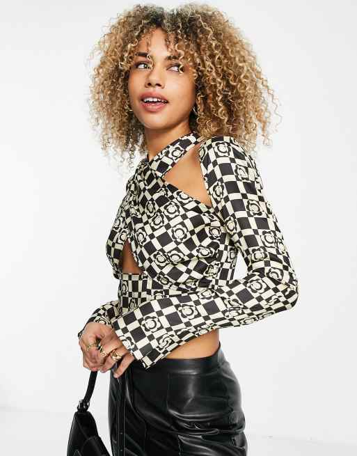 ASOS DESIGN - Crop top met lange mouwen en uitsnijding in dambordmotief