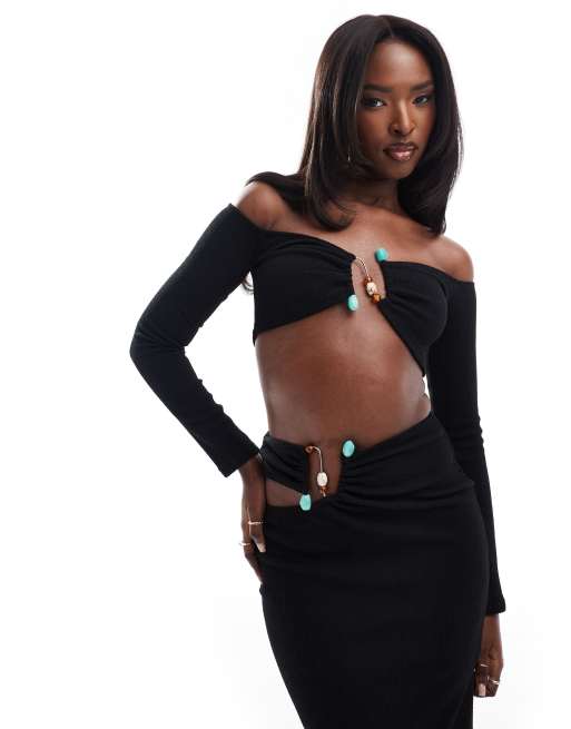 ASOS DESIGN - Crop top nero con scollo Bardot e decorazioni in coordinato