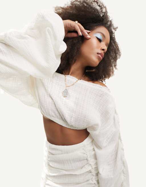 ASOS DESIGN - Crop top van gaas met extreme mouwen en onafgewerkte randen in ivoorwit