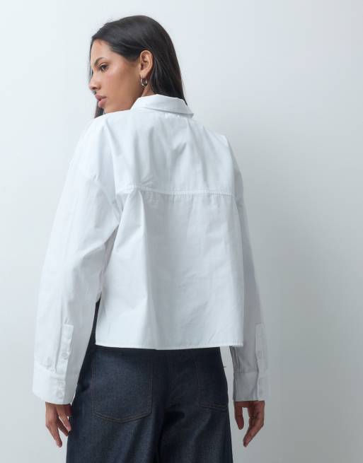 ASOS DESIGN croppad bomullsskjorta med fickdetalj i vitt, 4 av 4