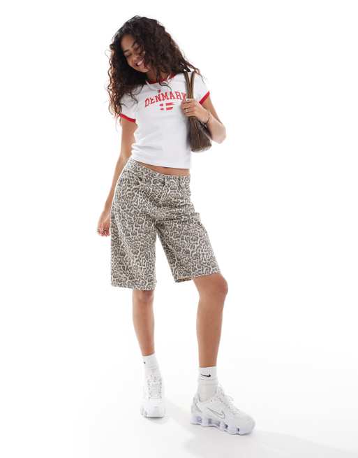 ASOS DESIGN - Cropped baby tee met Denmark-voetbalprint in wit met rode randjes, 4 van 4