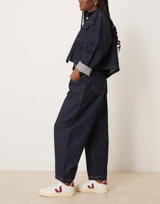 ASOS DESIGN – Cropped-Barrel-Leg-Jeans in Schwarz mit Knopfverschluss, 3 von 5