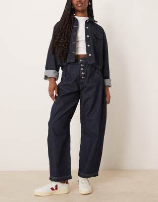 cropped barrel leg jeans with button fly-Blue