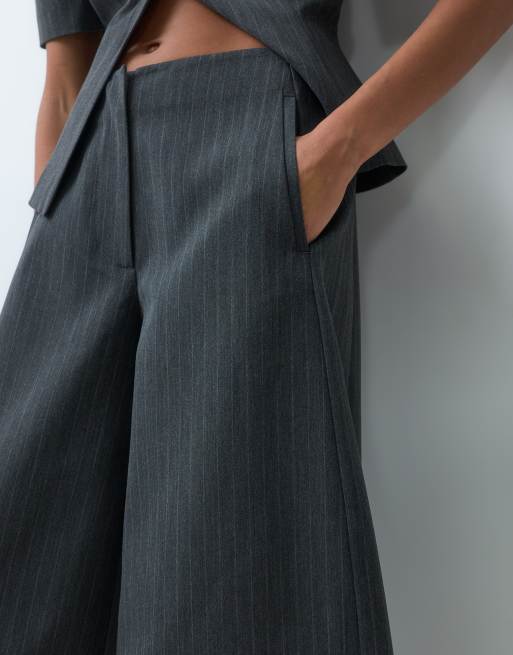ASOS DESIGN cropped barrel tailored pants in charcoal, 3 of 5
