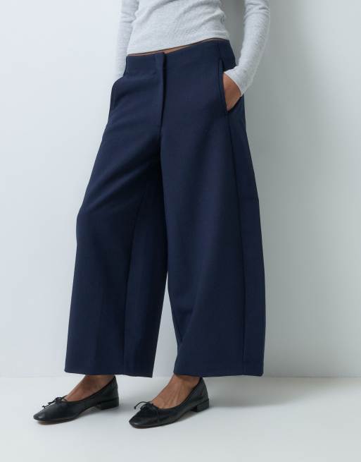 ASOS DESIGN cropped barrel tailored trouser in navy, 2 of 5