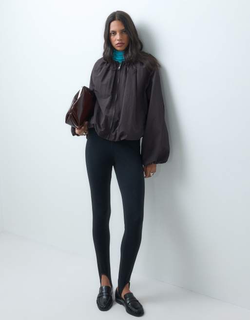 ASOS DESIGN cropped bomberjack met bubbelzoom van nylon in chocoladebruin, 3 van 4