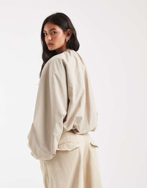 ASOS DESIGN cropped bomberjakke i nylon med bubble-kant i oatmeal, 3 af 4