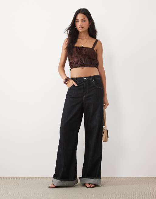 ASOS DESIGN cropped cami i satin med blondestykke, smock og bindebånd ved barmen i chokoladebrun, 2 af 4