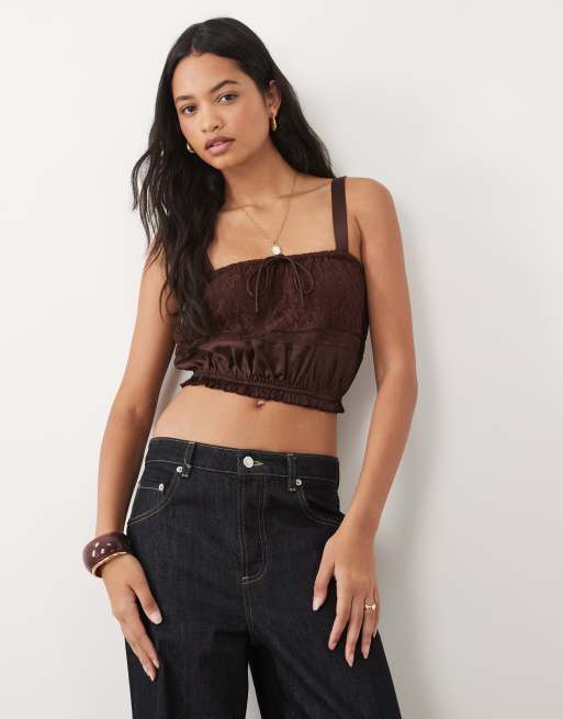 ASOS DESIGN cropped cami i satin med blondestykke, smock og bindebånd ved barmen i chokoladebrun, 3 af 4