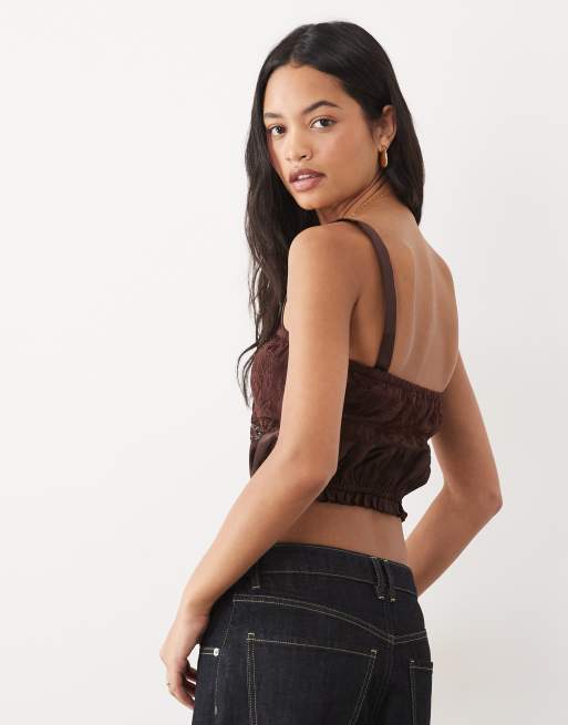 ASOS DESIGN cropped cami i satin med blondestykke, smock og bindebånd ved barmen i chokoladebrun, 4 af 4