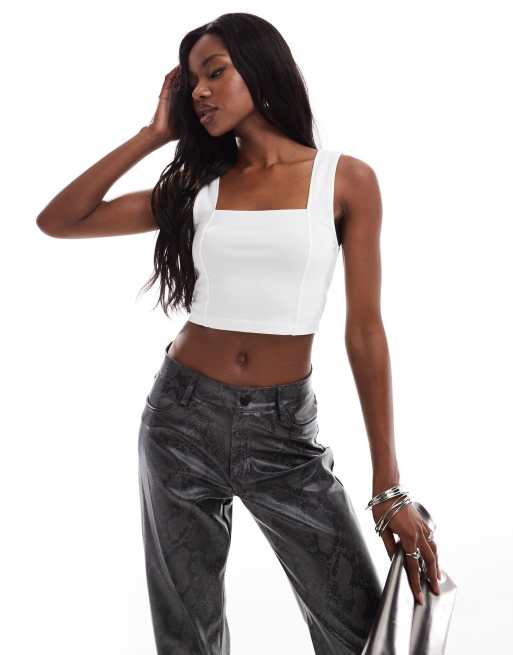 ASOS DESIGN - Cropped cami-top med firkantet hals og sømdetaljer i hvid
