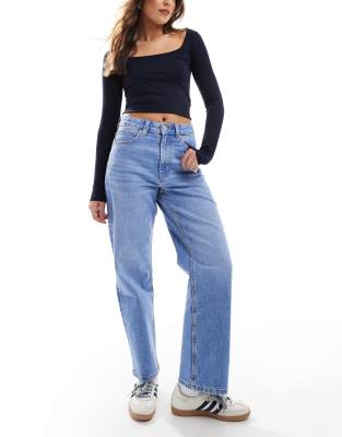 cropped comfort stretch straight leg jeans in bright blue