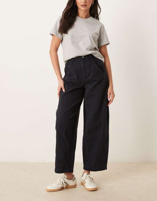 ASOS DESIGN - Cropped denim broek met wijde ronde pijpen en knoopgulp in marineblauw
