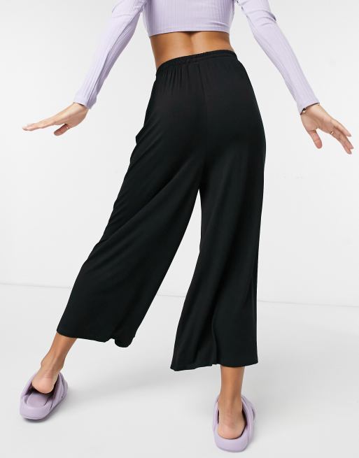 ASOS DESIGN cropped drawstring trousers in black, 2 of 4