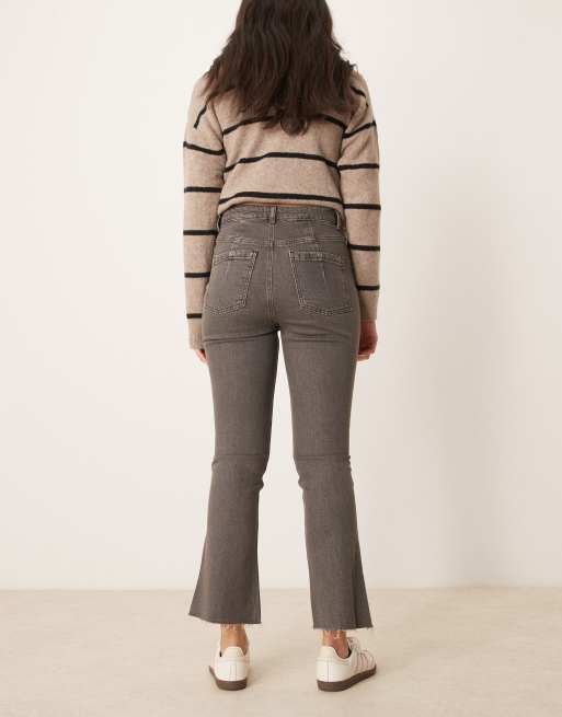 ASOS DESIGN - Cropped flared jeans met wassing in bruin, 2 van 5