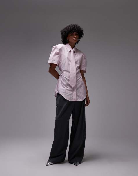 ASOS DESIGN - Cropped gestreept overhemd met korte mouwen, stropdas en schoudervullingen in roze - view 1