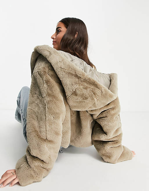 Women cropped hooded faux fur jacket in light khaki 