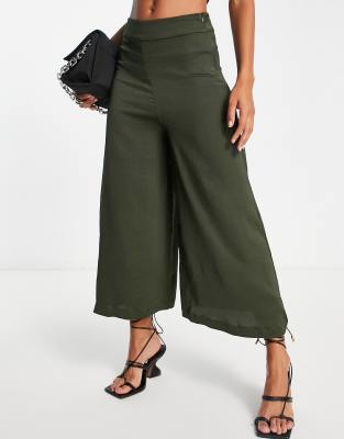 ASOS DESIGN - Cropped-Hose aus Satin in Khaki-Grün