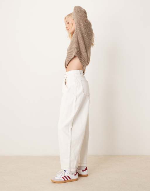 ASOS DESIGN – Cropped-Jeans in Ecru mit weitem, abgerundetem Bein und Knopfverschluss, 2 von 5